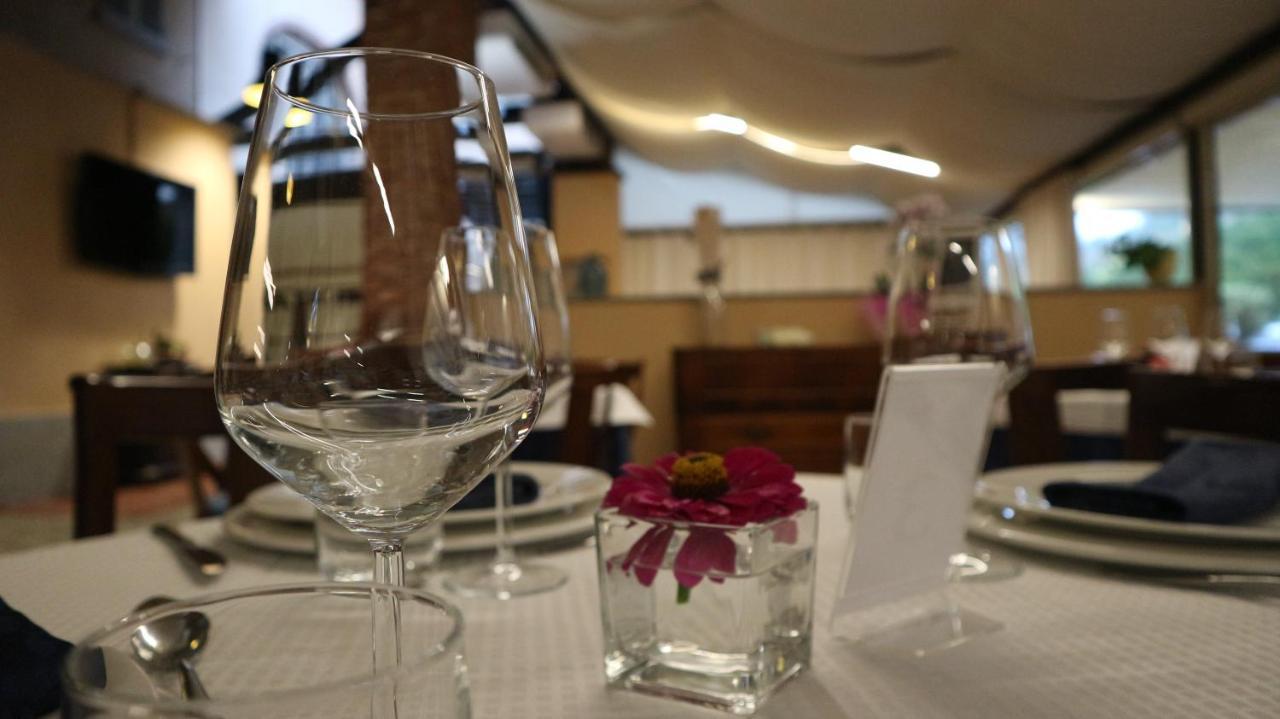 拉雷吉布萨餐厅酒店 阿斯蒂 外观 照片